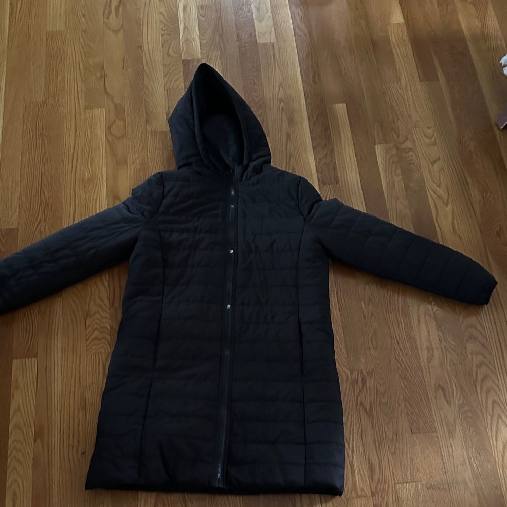 Elegant Black Hooded Puffer Coat
